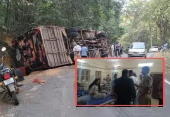 Students bus overturns near Yana Hasemane turn in Sirsi taluk, Uttara Kannada district, leaving 19 college students injured