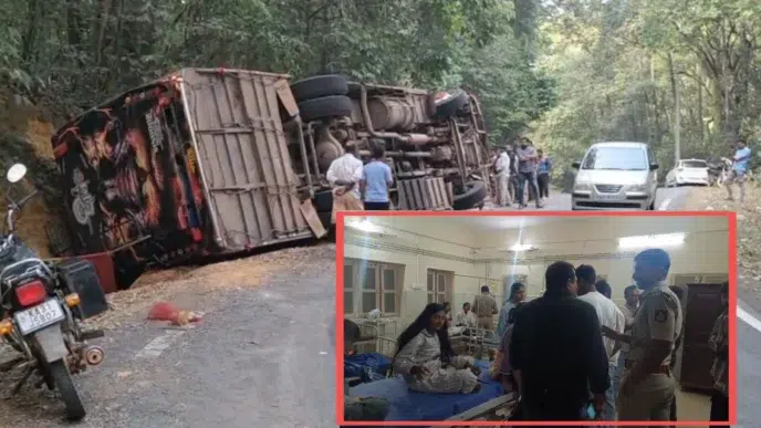 Students bus overturns near Yana Hasemane turn in Sirsi taluk, Uttara Kannada district, leaving 19 college students injured