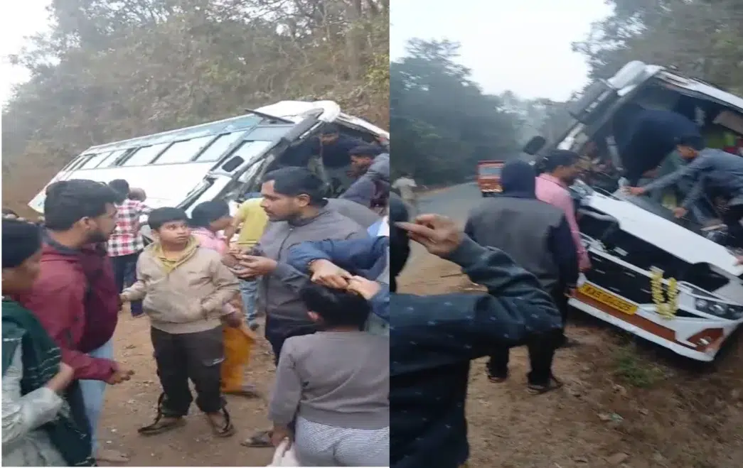 Private tourist bus accident near Gorsagadde on Chavatti–Ummachagi road in Yellapur taluk, Uttara Kannada.