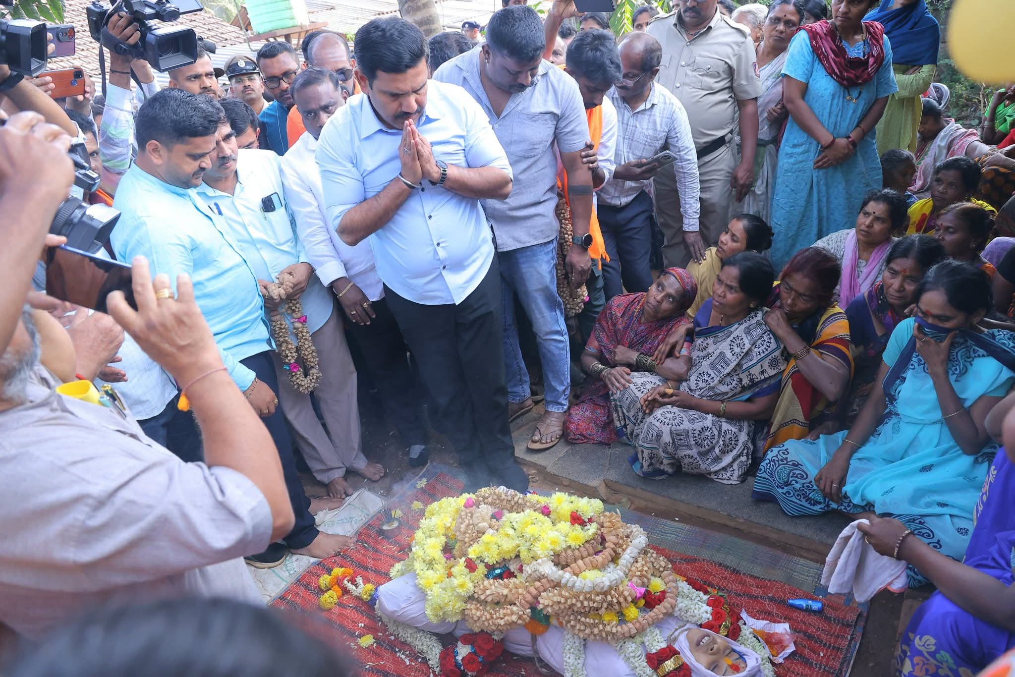 Funeral of Dalit woman Ranjitha held as per Hindu rituals in Yallapur