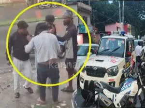 ದಾಂಡೇಲಿಯ ಜೆ.ಎನ್. ರಸ್ತೆಯಲ್ಲಿ ವ್ಯಕ್ತಿಯೊಬ್ಬರ ಮೇಲೆ ಮೂವರು ಅನಾಮಧೇಯರು ಮಾರಕಾಸ್ತ್ರದಿಂದ ಹಲ್ಲೆ ನಡೆಸುತ್ತಿರುವ ದೃಶ್ಯ ಸಿಸಿ ಕ್ಯಾಮರಾದಲ್ಲಿ ಸೆರೆಯಾಗಿದೆ