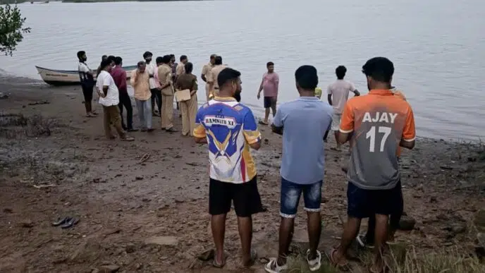 Karwar |ಕಾಳಿ ನದಿಯಲ್ಲಿ ದೋಣಿ ಮಗಚಿ ವೃದ್ಧ ನಾಪತ್ತೆ