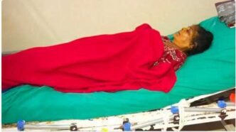 Sick elderly mother abandoned by her five children at KRIMS Hospital in Karwar, Uttara Kannada